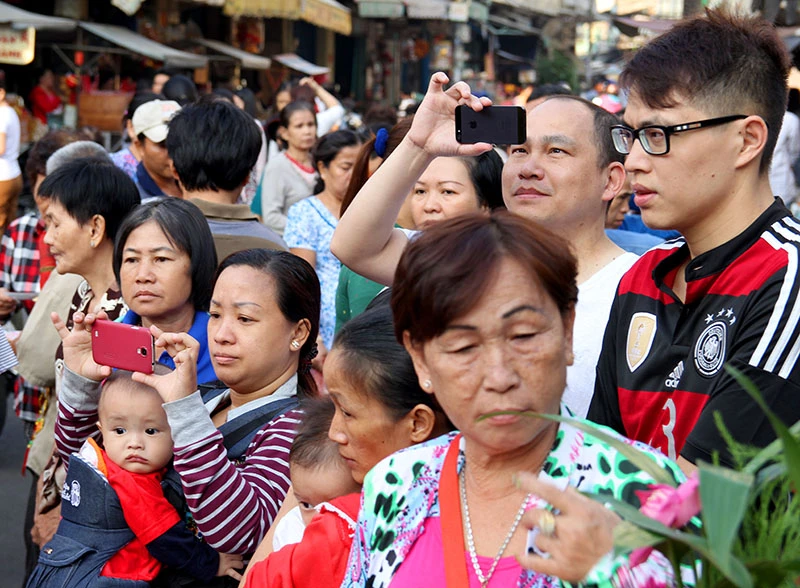 Rằm tháng Giêng: Khu phố Hoa rộn ràng từ 5 giờ sáng ảnh 18