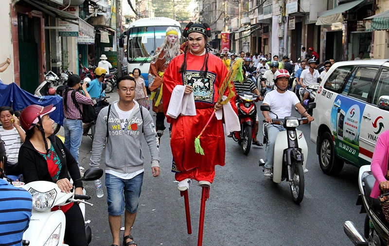 Rằm tháng Giêng: Khu phố Hoa rộn ràng từ 5 giờ sáng ảnh 19