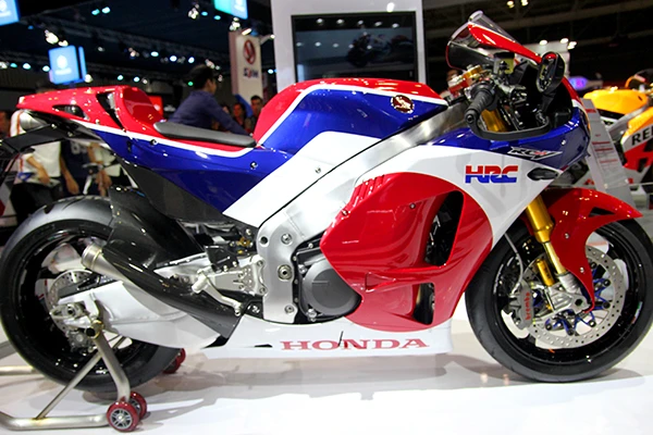 Siêu mô tô giá 5,5 tỉ đồng gây 'bão' tại Vietnam Motorcycle Show ảnh 1