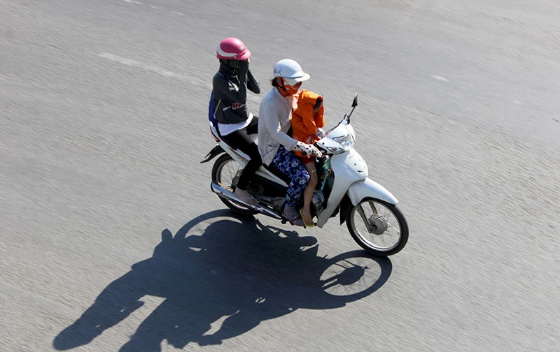 Người dân miền Tây lỉnh kỉnh đồ đạc trở lại TP.HCM sau lễ ảnh 3