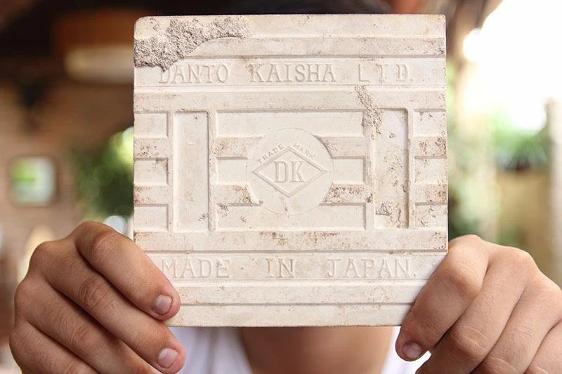 Những viên gạch cổ trong ngôi nhà xuất xứ từ Nhật.