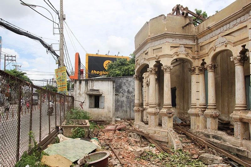 Công trình đang bị tạm đình chỉ.