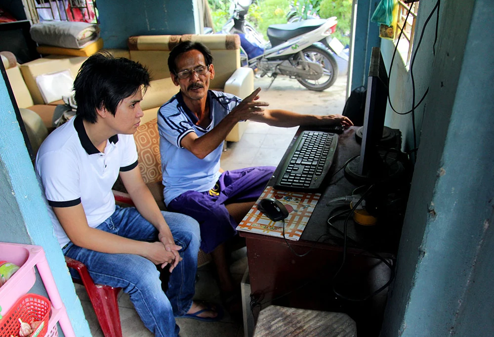 Chùm ảnh: 3 cha con cùng lên đường ứng thí ảnh 3