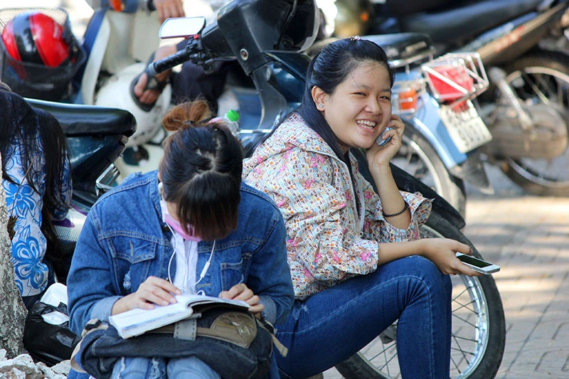 cổng trường thi