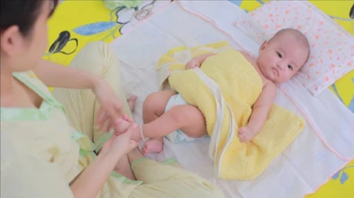 Clip tường tận từng bước tắm cho trẻ sơ sinh tại nhà đúng chuẩn và dễ dàng nhất
