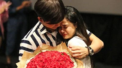 Video: Trương Quỳnh Anh khóc nức nở khi Tim cầu hôn