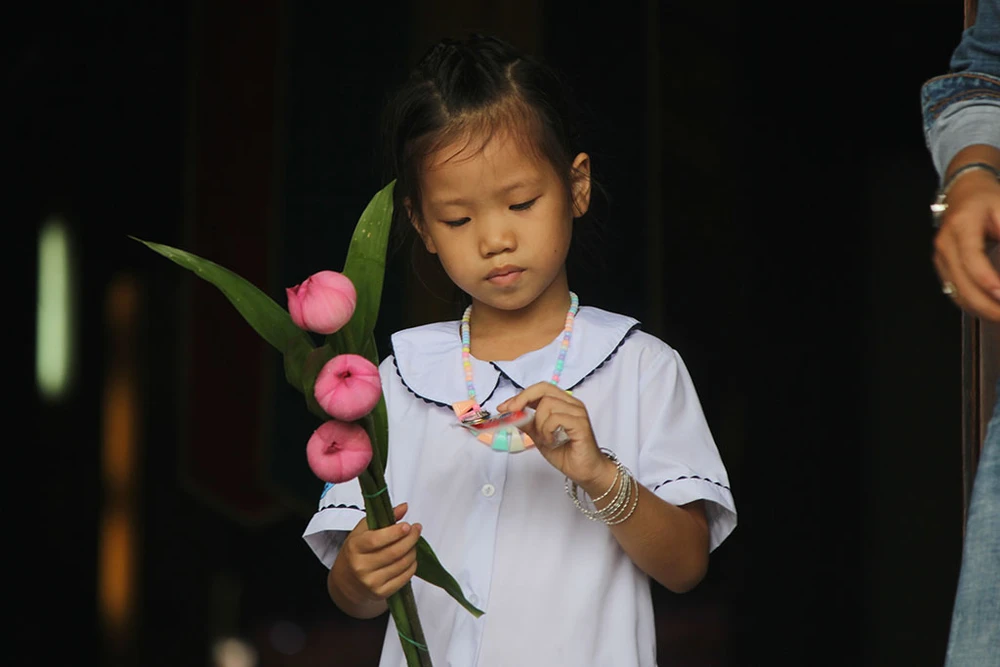 Già trẻ “đội nắng” lên chùa trong ngày lễ Vu lan ảnh 15