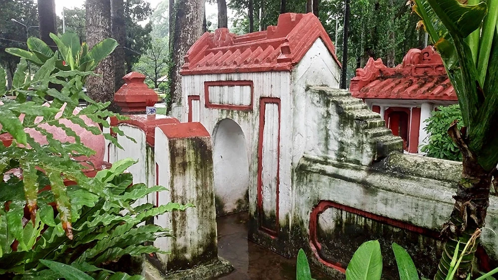 Kỳ bí khu mộ cổ hơn trăm năm trong Công viên Tao Đàn ảnh 4