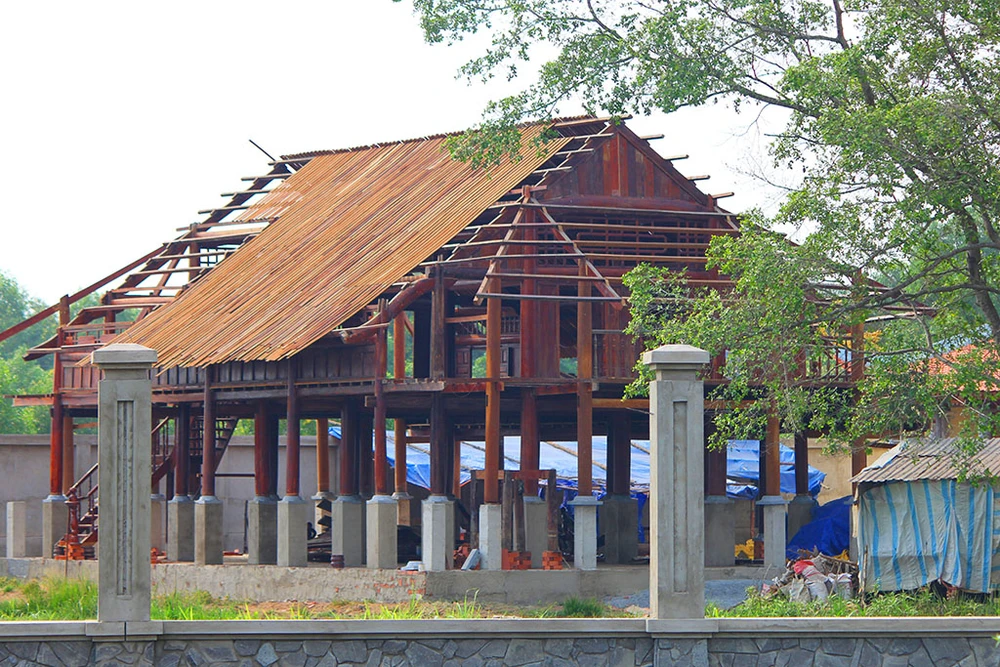 Nhà thờ tổ tiền tỉ của danh hài Hoài Linh chính thức khánh thành ảnh 7 Nhà thờ tổ tiền tỉ của danh hài Hoài Linh chính thức khánh thành ảnh 7