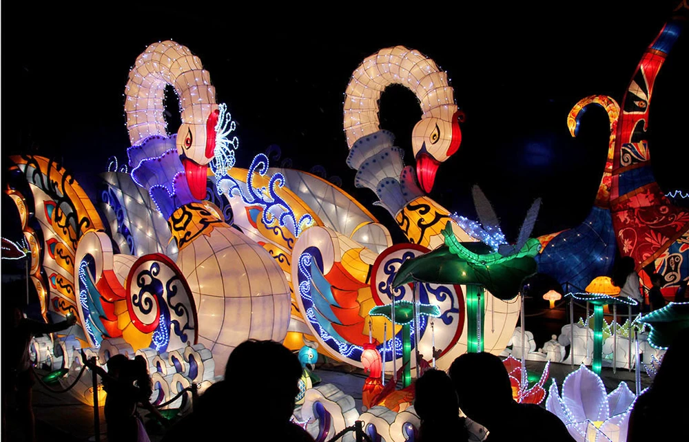 TP.HCM: Gần 20 con vật khổng lồ xuất hiện trong đêm Trung thu ảnh 1