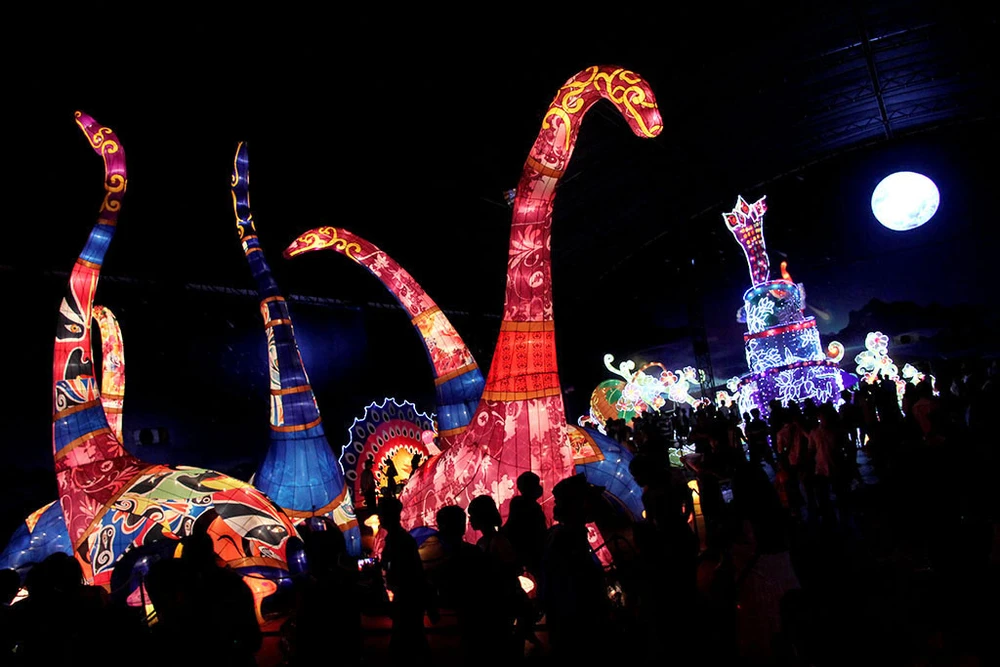 TP.HCM: Gần 20 con vật khổng lồ xuất hiện trong đêm Trung thu ảnh 2