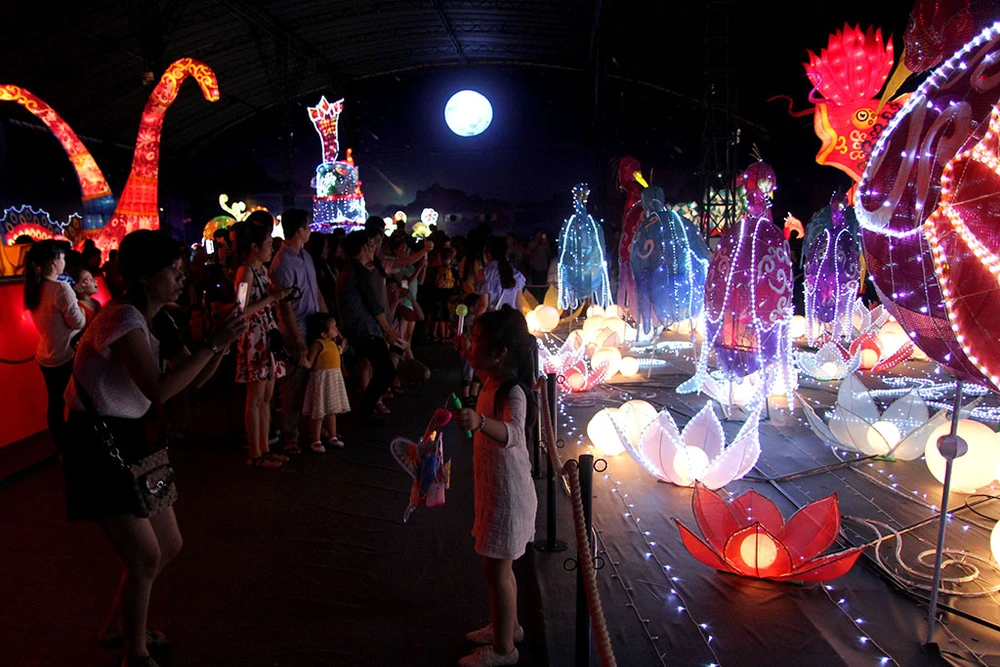 TP.HCM: Gần 20 con vật khổng lồ xuất hiện trong đêm Trung thu ảnh 4