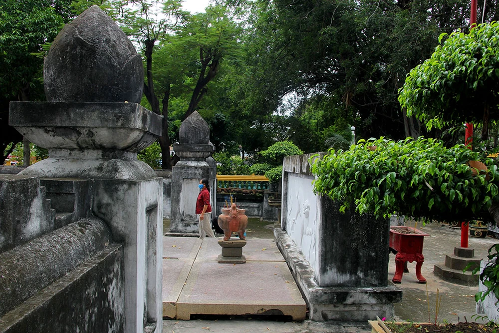 Lăng mộ cổ nằm trên khu đất 'long mạch' ở TP.HCM