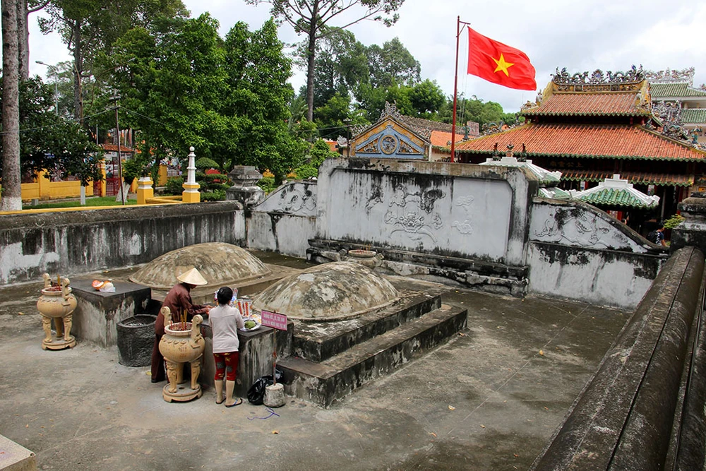 Lăng mộ cổ nằm trên khu đất 'long mạch' ở TP.HCM