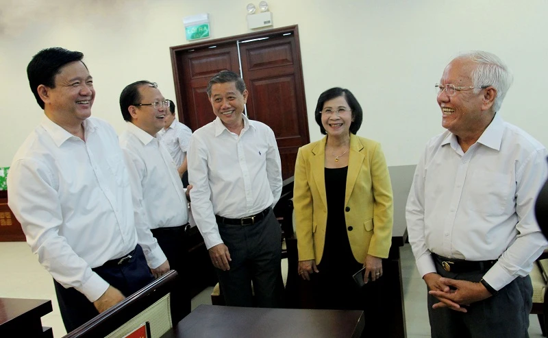 Hai nguyên lãnh đạo TP.HCM chính thức nghỉ hưu ảnh 2 Hai nguyên lãnh đạo TP.HCM chính thức nghỉ hưu ảnh 2