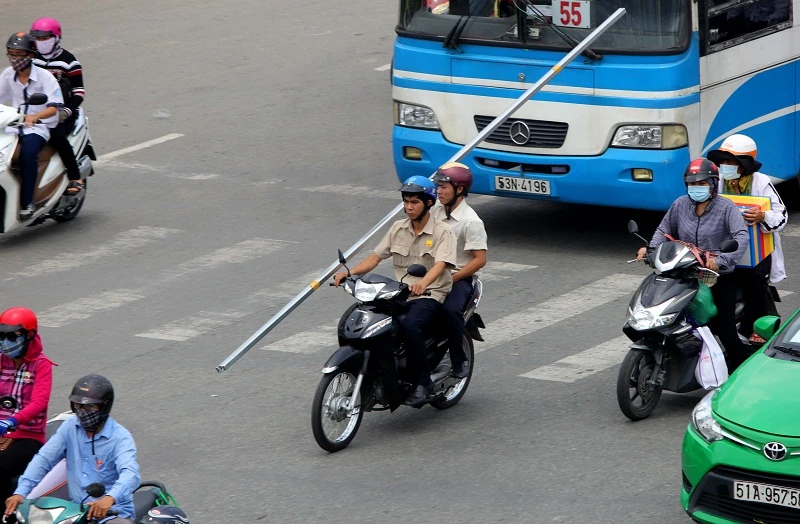 Xe chở tôn nhan nhản mọi nẻo đường ảnh 9