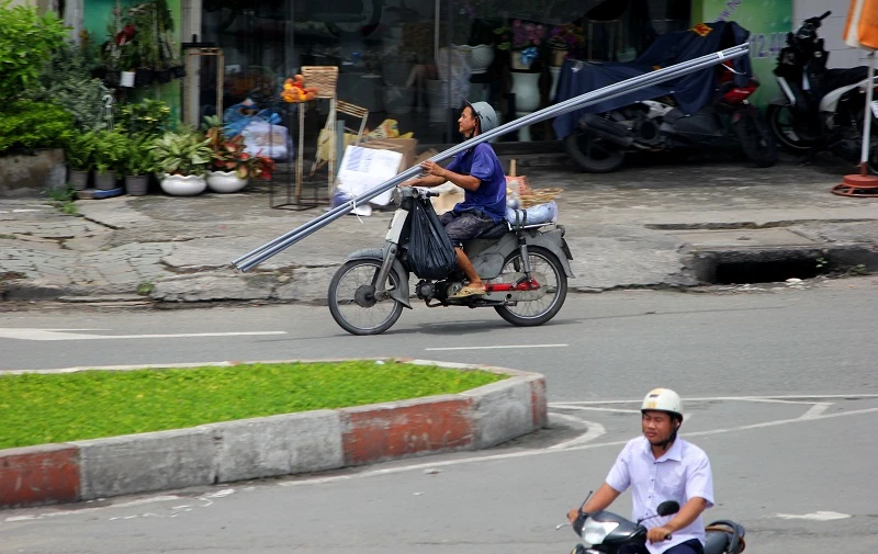 Xe chở tôn nhan nhản mọi nẻo đường ảnh 15