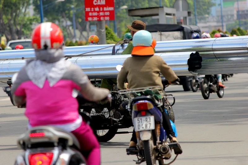 Xe chở tôn nhan nhản mọi nẻo đường ảnh 4