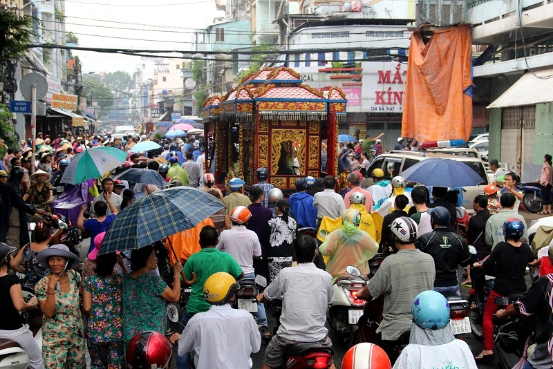 Mưa sụt sùi tiễn đưa “Sầu nữ” Út Bạch Lan ảnh 9