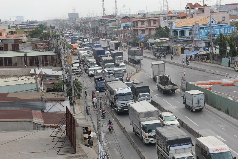 Một nhánh cầu vượt hơn 500 tỉ đồng trước ngày thông xe ảnh 13