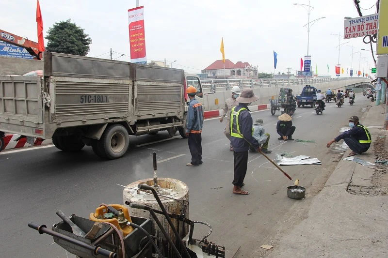 Một nhánh cầu vượt hơn 500 tỉ đồng trước ngày thông xe ảnh 2