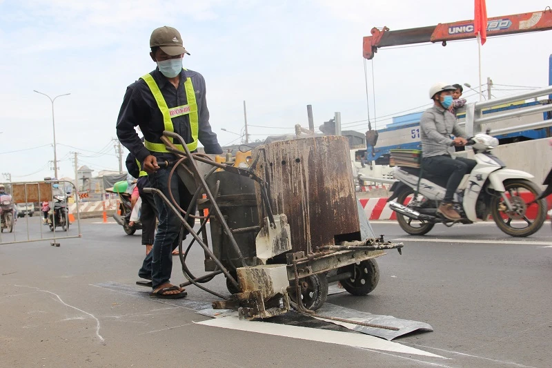 Một nhánh cầu vượt hơn 500 tỉ đồng trước ngày thông xe ảnh 3