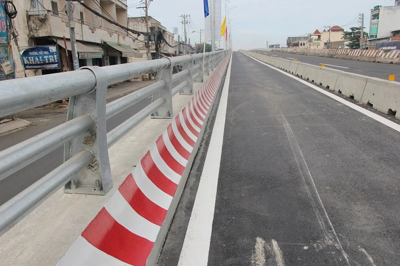 Một nhánh cầu vượt hơn 500 tỉ đồng trước ngày thông xe ảnh 7