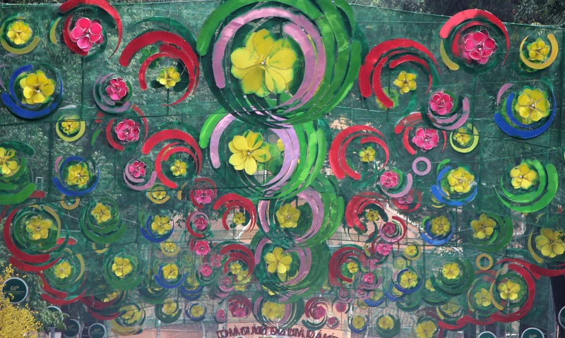 Rối mắt đoạn đường trang trí tết 2017 ở TP.HCM ảnh 6