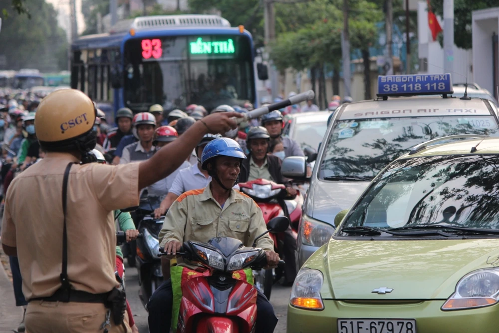 kẹt xe trên đường Điện Biên Phủ