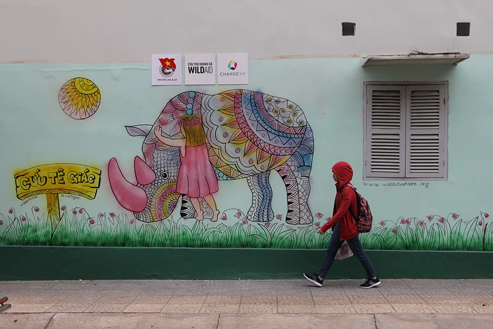 Ngắm những bức tường bẩn ở quận 1 được thay áo mới ảnh 9