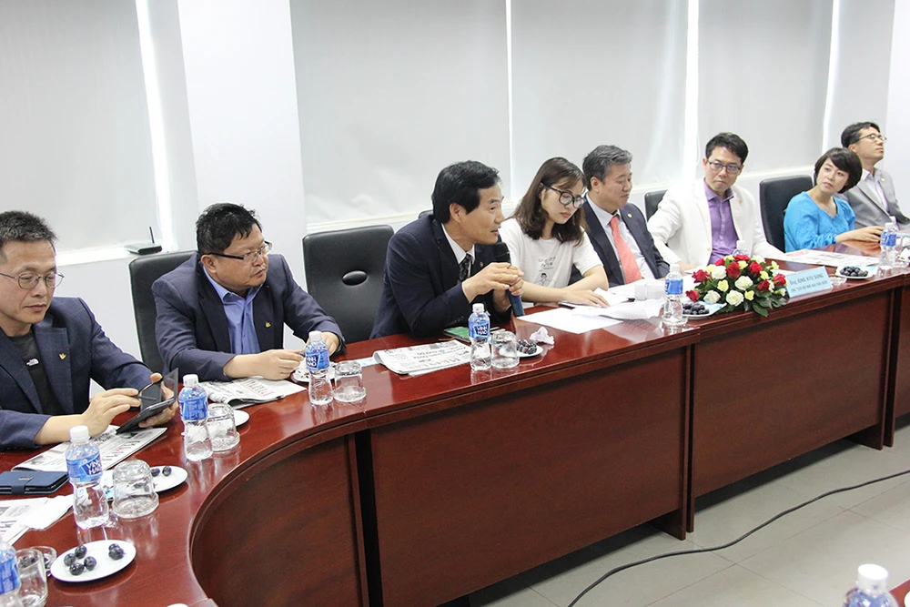 Đoàn Hội nhà báo Hàn Quốc thăm báo Pháp Luật TP.HCM ảnh 5