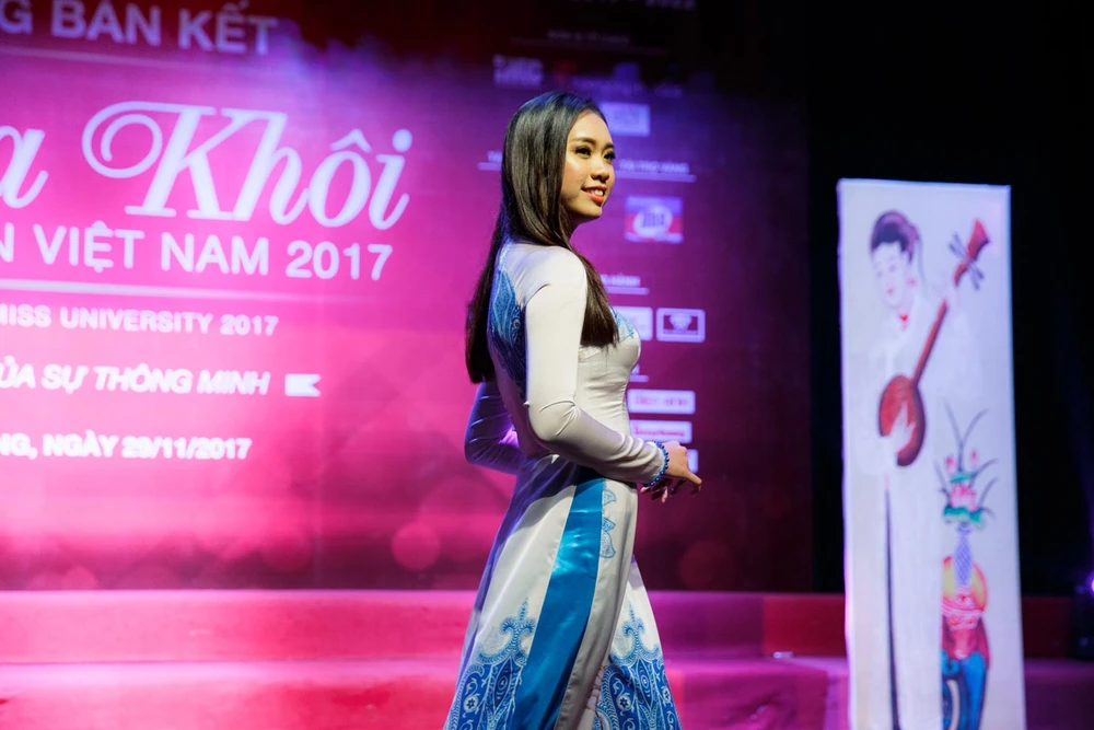 Chùm ảnh: Nữ sinh miền Trung thướt tha với áo dài ảnh 13