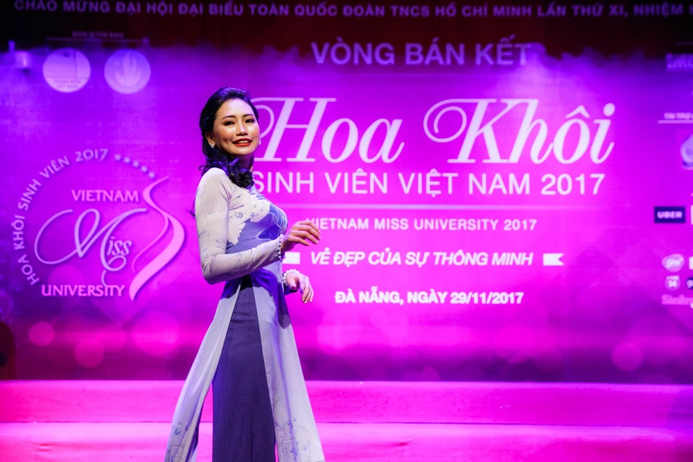 Chùm ảnh: Nữ sinh miền Trung thướt tha với áo dài ảnh 3