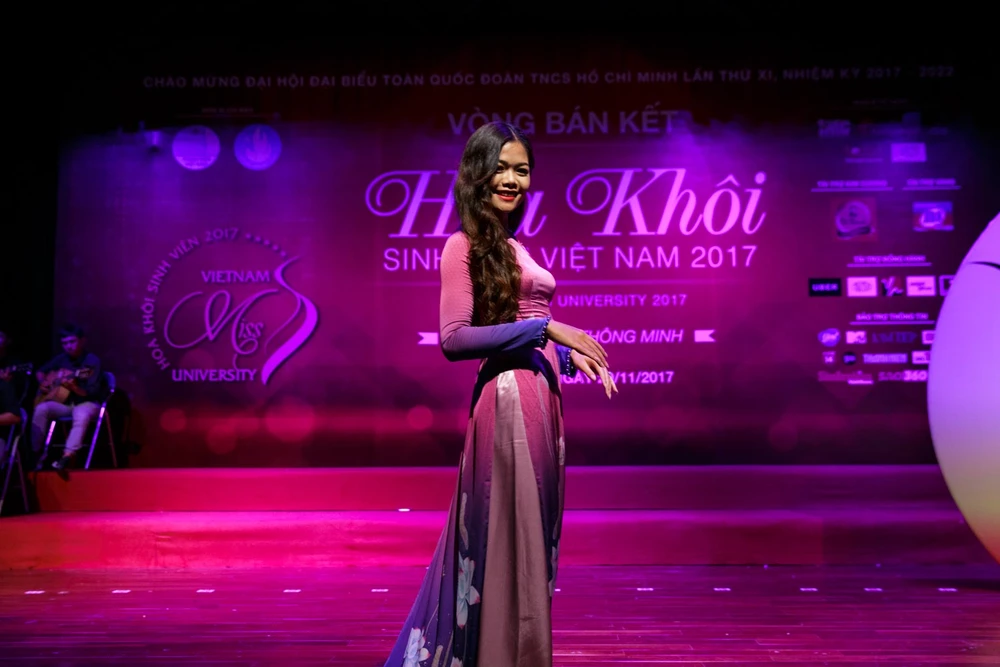 Chùm ảnh: Nữ sinh miền Trung thướt tha với áo dài ảnh 5