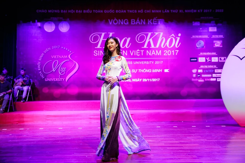 Chùm ảnh: Nữ sinh miền Trung thướt tha với áo dài ảnh 6