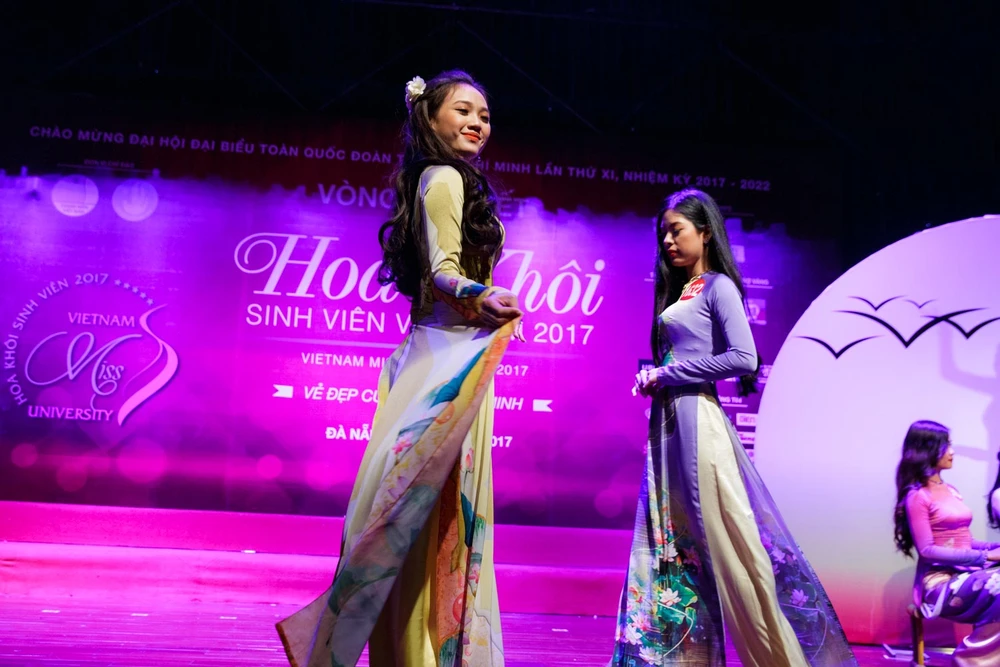 Chùm ảnh: Nữ sinh miền Trung thướt tha với áo dài ảnh 8