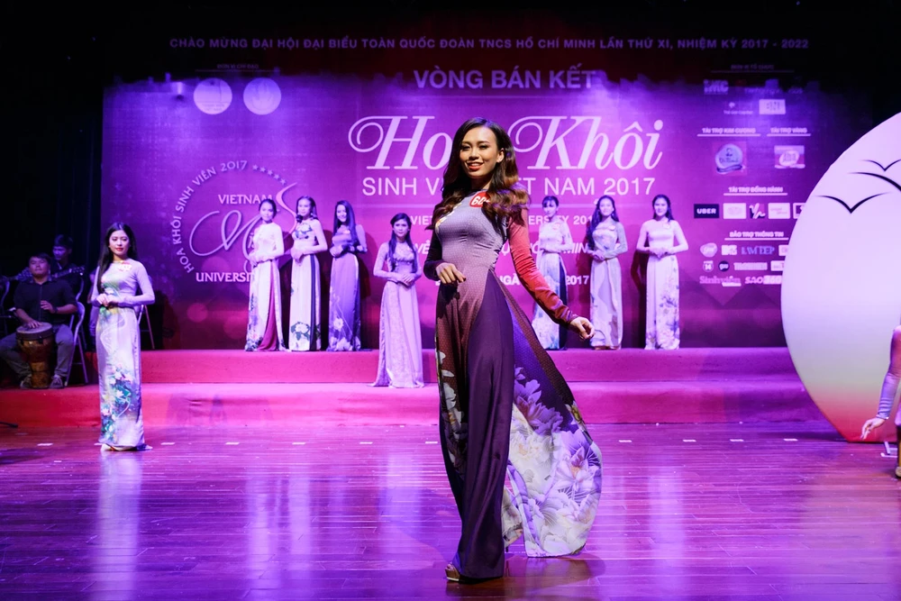 Chùm ảnh: Nữ sinh miền Trung thướt tha với áo dài ảnh 9