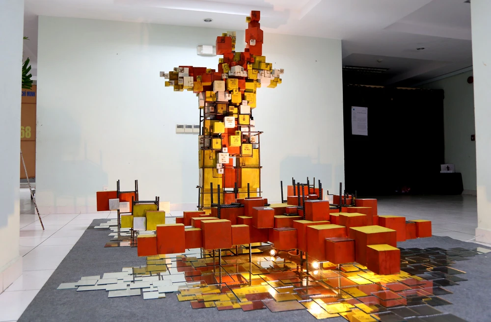 Đến TP.HCM xem triển lãm người trẻ nghĩ về chiến tranh ảnh 7