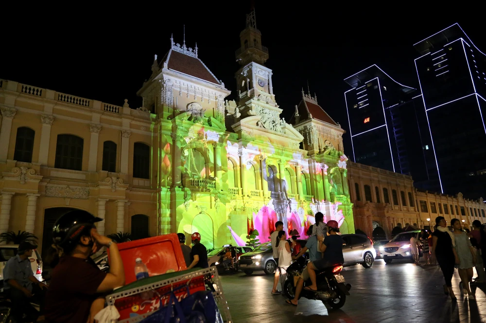 Chùm ảnh: TP.HCM rực rỡ chào đón năm mới 2018 ảnh 12