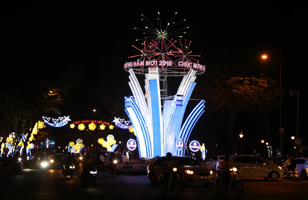 Chùm ảnh: TP.HCM rực rỡ chào đón năm mới 2018 ảnh 2