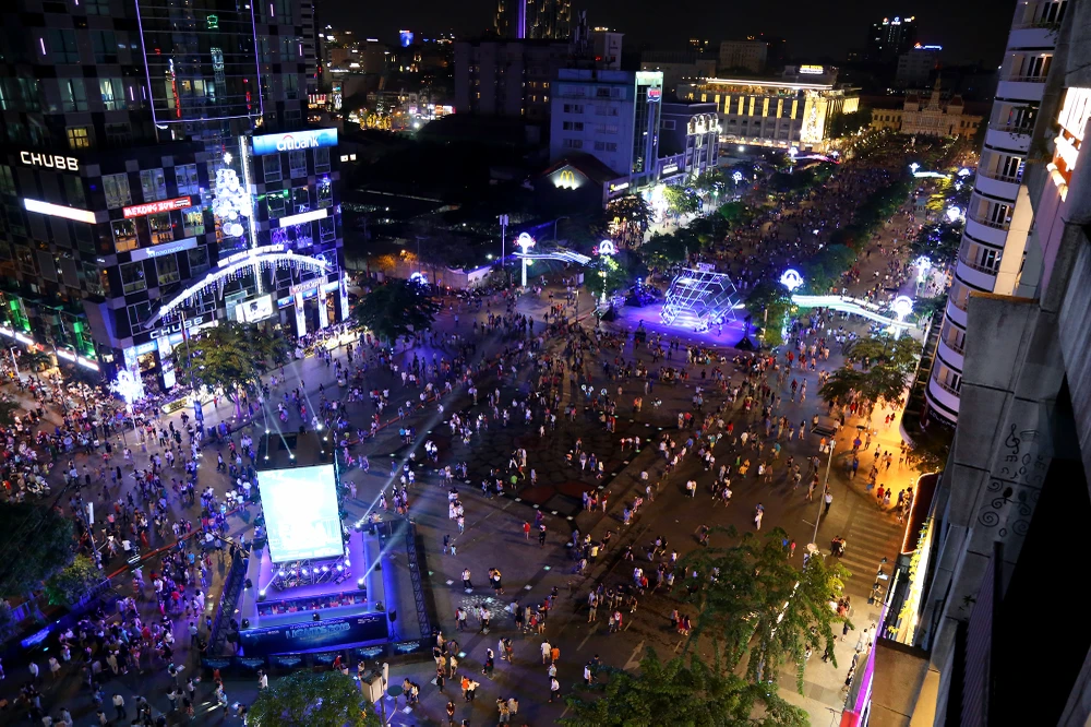 Chùm ảnh: TP.HCM rực rỡ chào đón năm mới 2018 ảnh 4