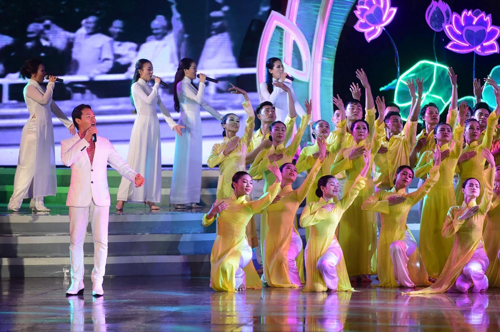 TP.HCM: Đặc sắc chương trình nghệ thuật 'Bài ca ơn Bác' ảnh 2