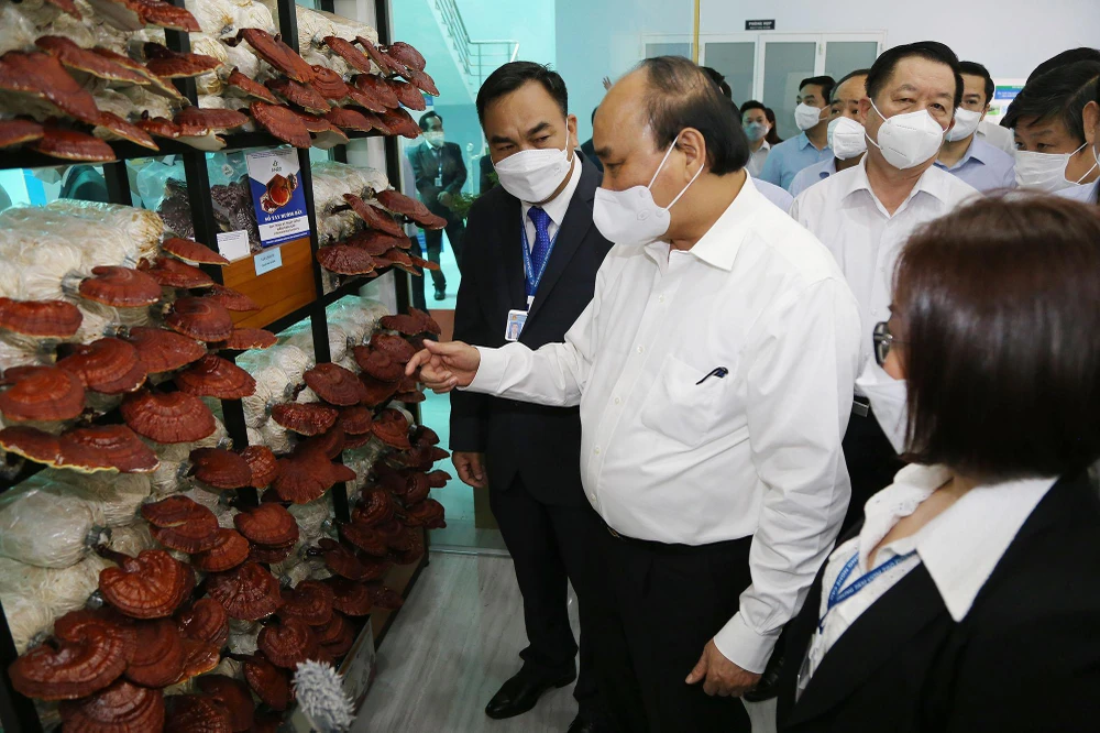 Chủ tịch nước Nguyễn Xuân Phúc đánh giá Khu nông nghiệp công nghệ cao có vai trò quan trọng, là đầu tàu dẫn dắt cả nước trong lĩnh vực nông nghiệp ứng dụng công nghệ cao. Người dân rất mong chờ những mô hình, ứng dụng mới trong nông nghiệp để nâng cao chất lượng sống. Vì vậy, cần tập trung nâng cao trình độ các nhà khoa học trong lĩnh vực này để tạo nguồn nhân lực giỏi, xuất sắc.