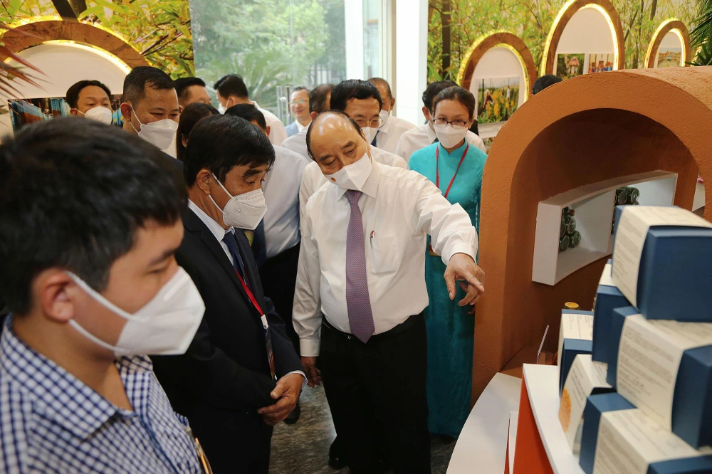 Trong đó, 12 dự án thuộc lĩnh vực hạ tầng giao thông - kỹ thuật có vốn đầu tư mời gọi lên tới 9,302 tỉ USD; 12 dự án chỉnh trang đô thị với tổng vốn đầu tư 33 triệu USD; ba dự án công nghiệp; 15 dự án nông nghiệp; hai dự án thương mại - dịch vụ với tổng mức đầu tư 80 triệu USD và bốn dự án thuộc lĩnh vực giáo dục - văn hoá - thể thao...