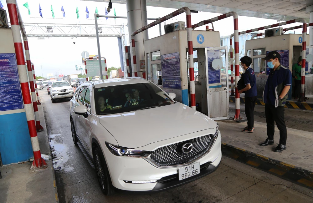 Bắt đầu từ 9 giờ sáng, cao tốc TP.HCM - Long Thành - Dầu Giây vận hành 100% thu phí tự động không dừng.