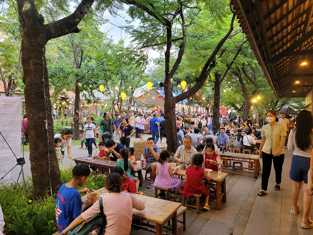 Cuối tháng 8-2022, lễ hội đón hơn 30.000 lượt khách.