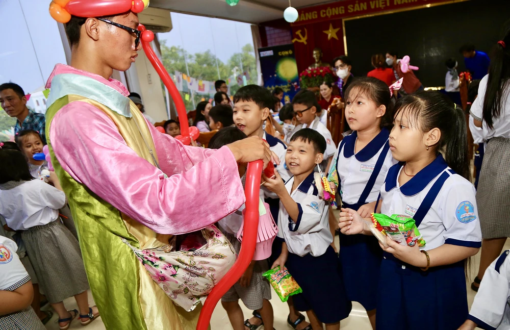 toan-canh-anh-sang-den-bac-lieu (16).jpg