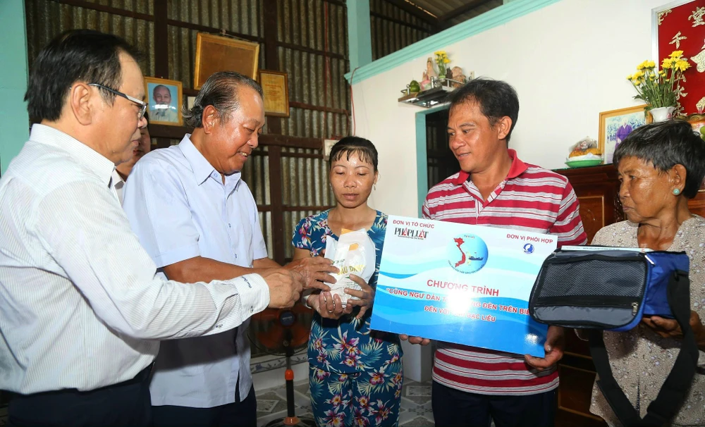 toan-canh-anh-sang-den-bac-lieu (3).JPG