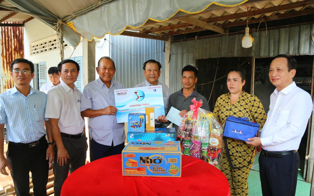 toan-canh-anh-sang-den-bac-lieu (5).JPG