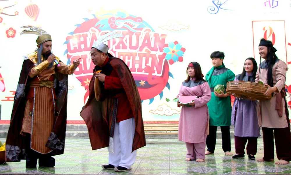 Học sinh nghe kể chuyện Tết xưa và nay trong những ngày tháng chạp (3).jpg